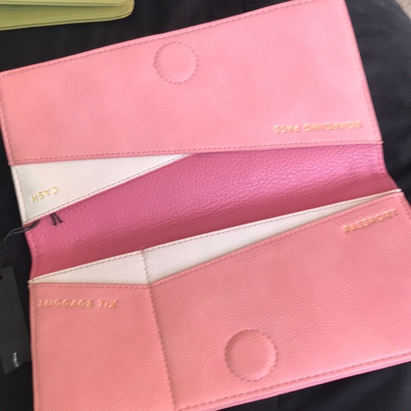 Love & Lore Travel wallet - Picture 2 of 3